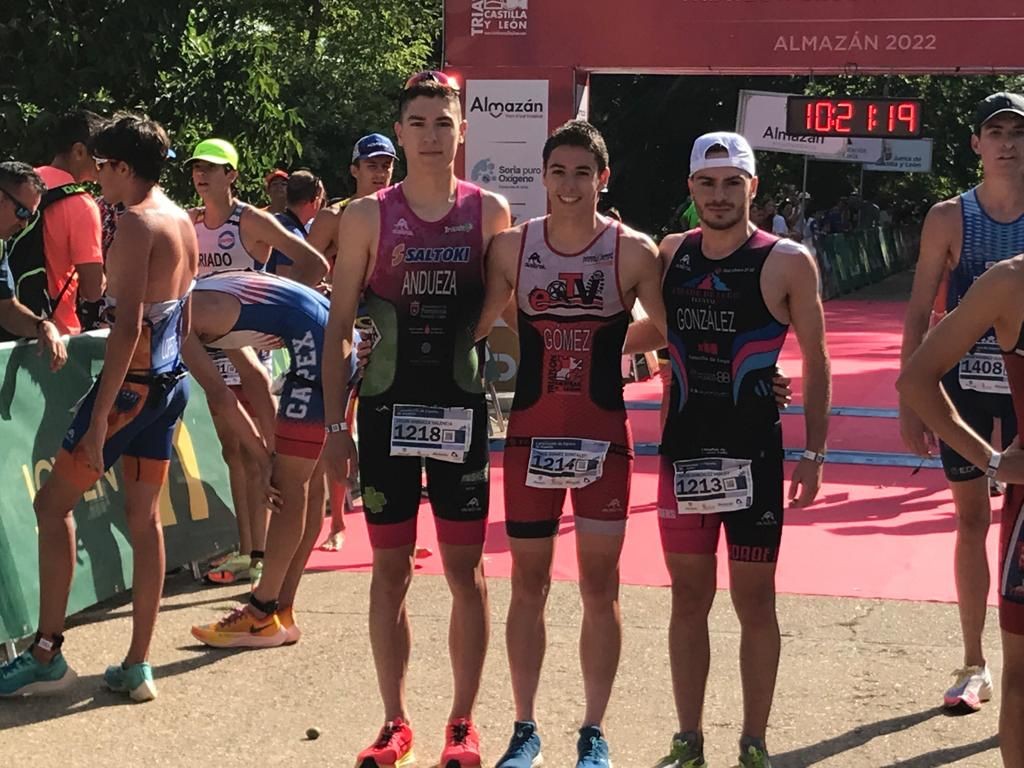 Saltoki Trikideak doble Campeón de España de Acuatlón y de Duatlón Cross Femenino