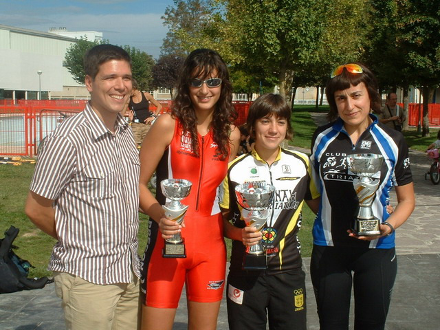 Cynthia Martínez y Juan Nieva campeones navarros de Duatlón Cros en la A.D San Juan