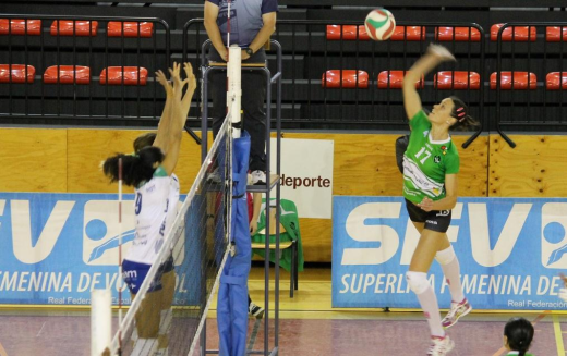 Naturhouse Ciudad de Logro&ntilde;o sufre para poner el 2-0 en la final
