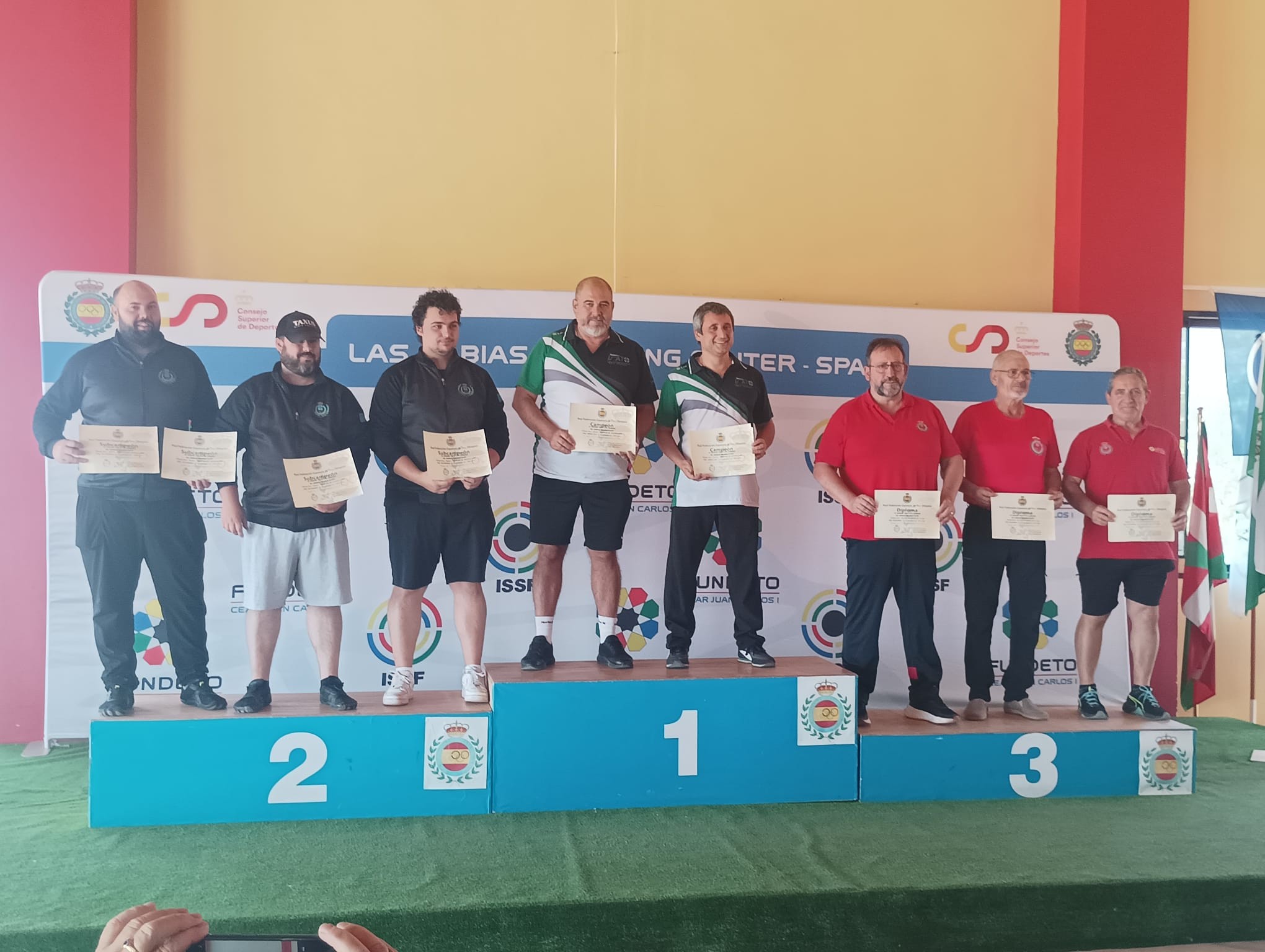 Tres bronces para Navarra en Granada