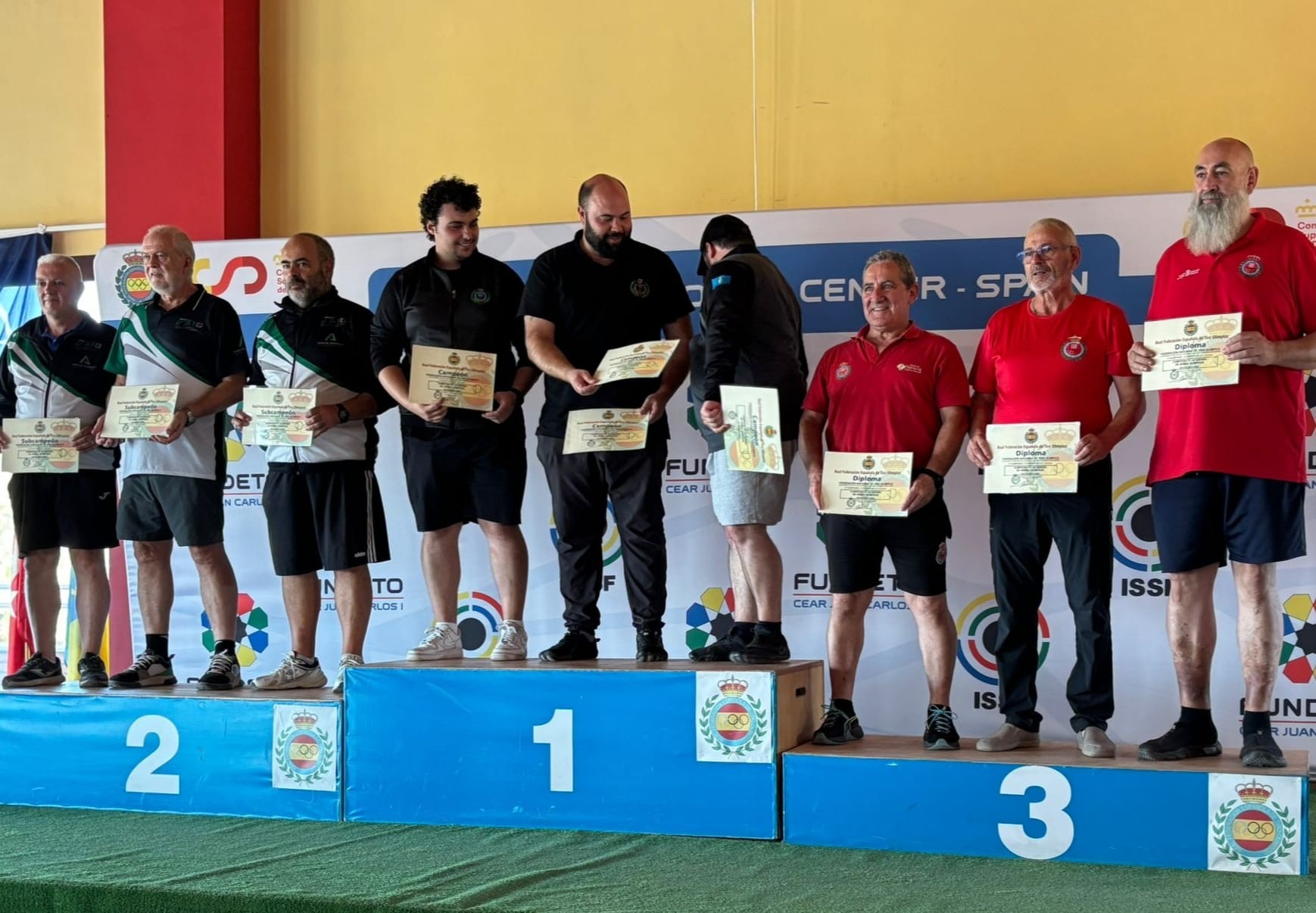 Tres bronces para Navarra en Granada